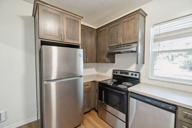 Building Photo - Newly Remodeled Single Family Home on Spok...