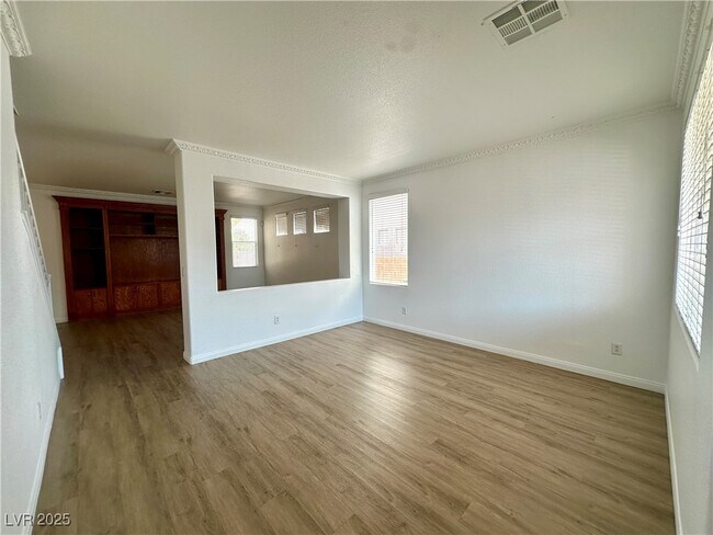 Building Photo - 3012 Jacaranda Dr