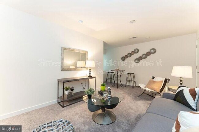 Building Photo - 2142 Kensington Ave