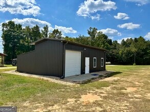 Building Photo - 315 Pinehill Rd