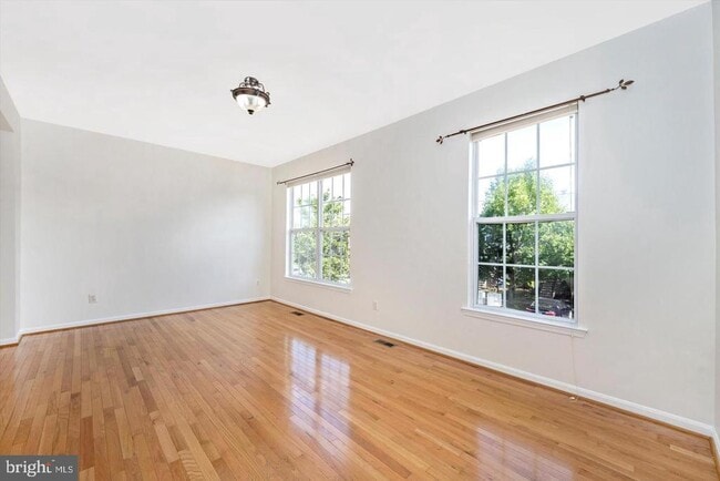 Building Photo - 45515 Lakemont Square