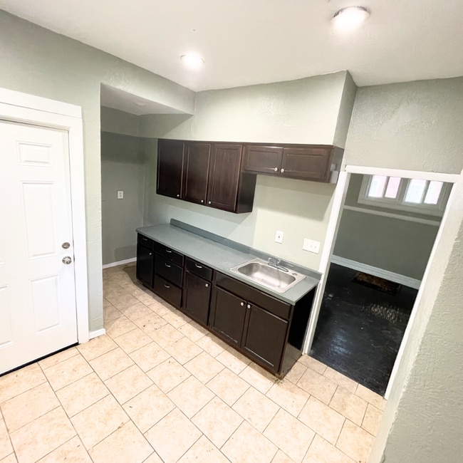 Building Photo - 4755 Holcomb St