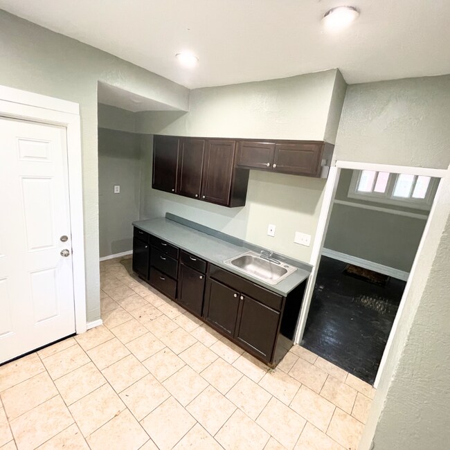 Foto del edificio - 4755 Holcomb St