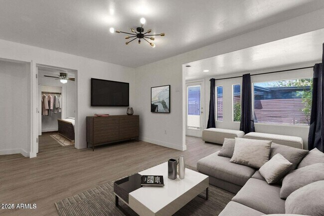 Foto del edificio - 2107 W Wilshire Dr