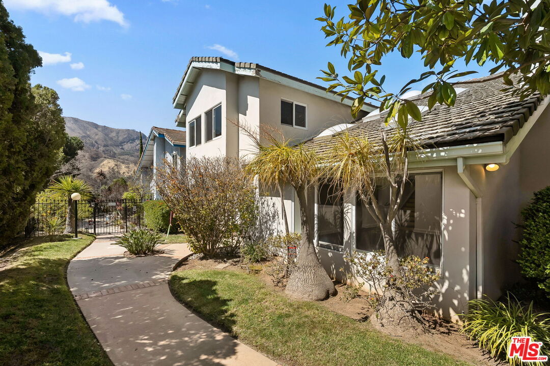 Primary Photo - 1411 Avenida de Cortez