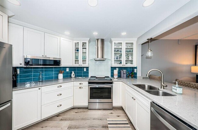 Building Photo - 6295 Bahia Del Mar Cir