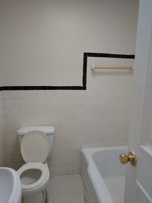 Foto del edificio - 923 Bonaparte Ave