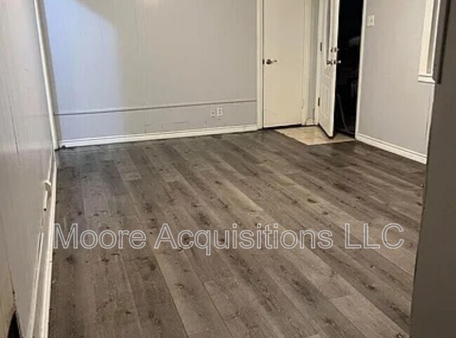 Foto del edificio - 2524 N Loy Lake Rd