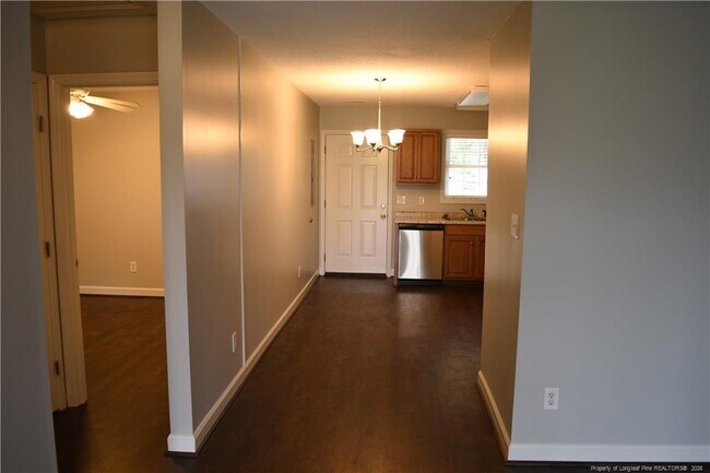 Building Photo - 1002 Pinecrest Dr