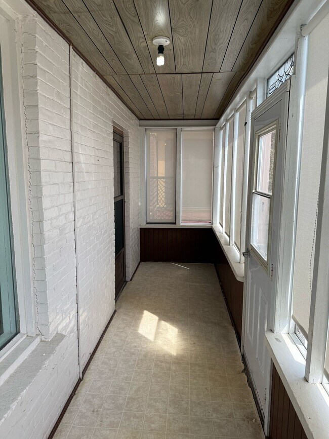 Photo du bâtiment - Room 4 - 38 Crown St Thunder Bay ON P7B 3J6