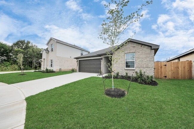 Building Photo - 5038 Balcolm Dr