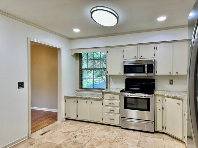 Building Photo - Nice 4BR Home in Perfect Location