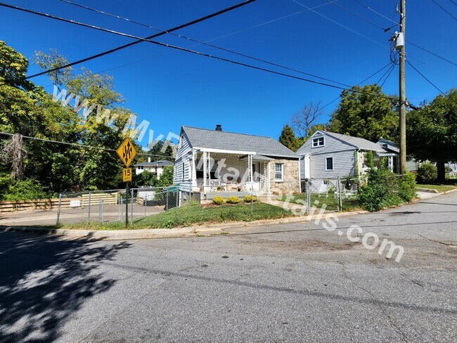 Building Photo - 41 Lennox St
