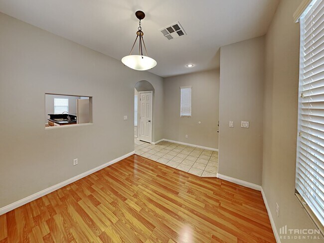 Foto del edificio - 5416 Flowing Spring St