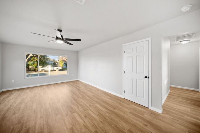 Foto del edificio - Stunningly Remodeled 3-Bed, 2-Bath Home wi...