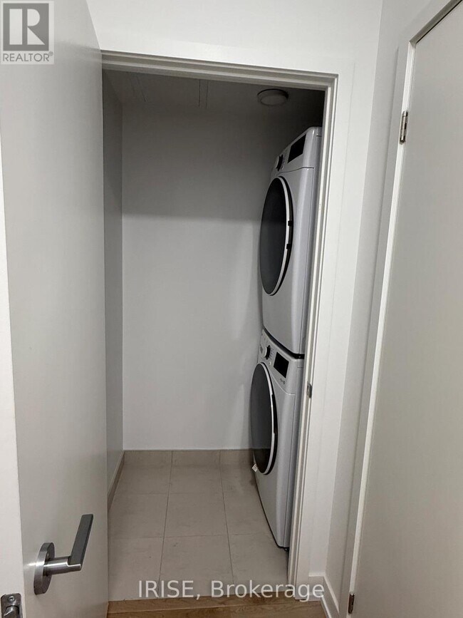 Building Photo - 395 Square One Dr