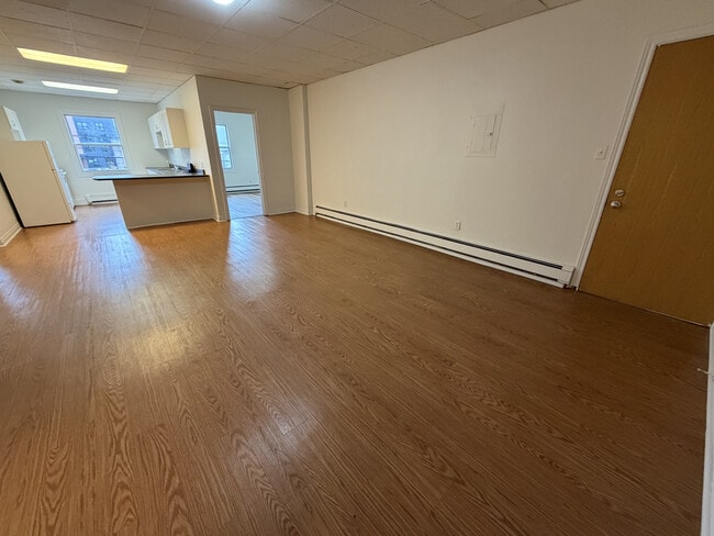 Unit B - 6243 Quinpool Rd