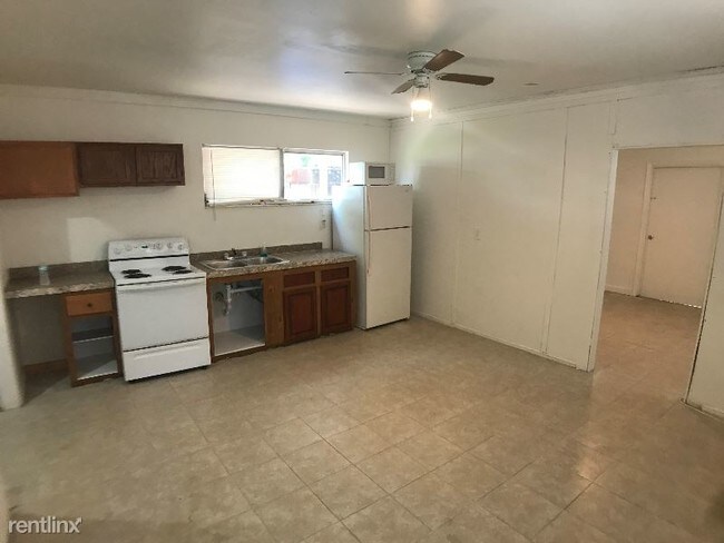 Building Photo - 1 br, 1 bath Apartment - 1816 E 18TH AVE N