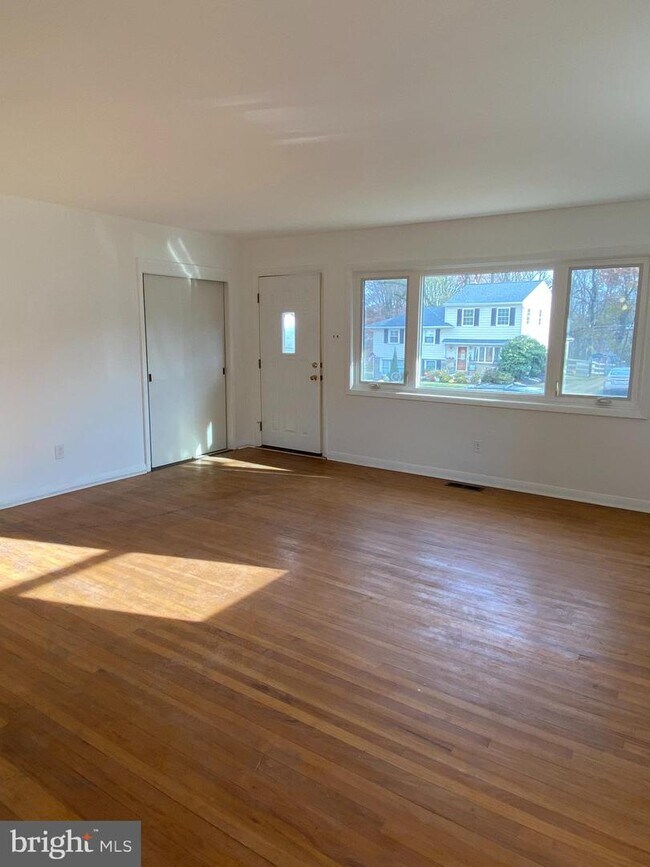 Building Photo - 208 N Central Blvd