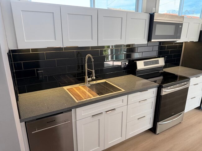 Foto del edificio - 13529 S Raymond Ave