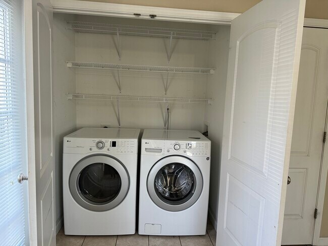 Building Photo - 2867 E Creeks Edge Dr