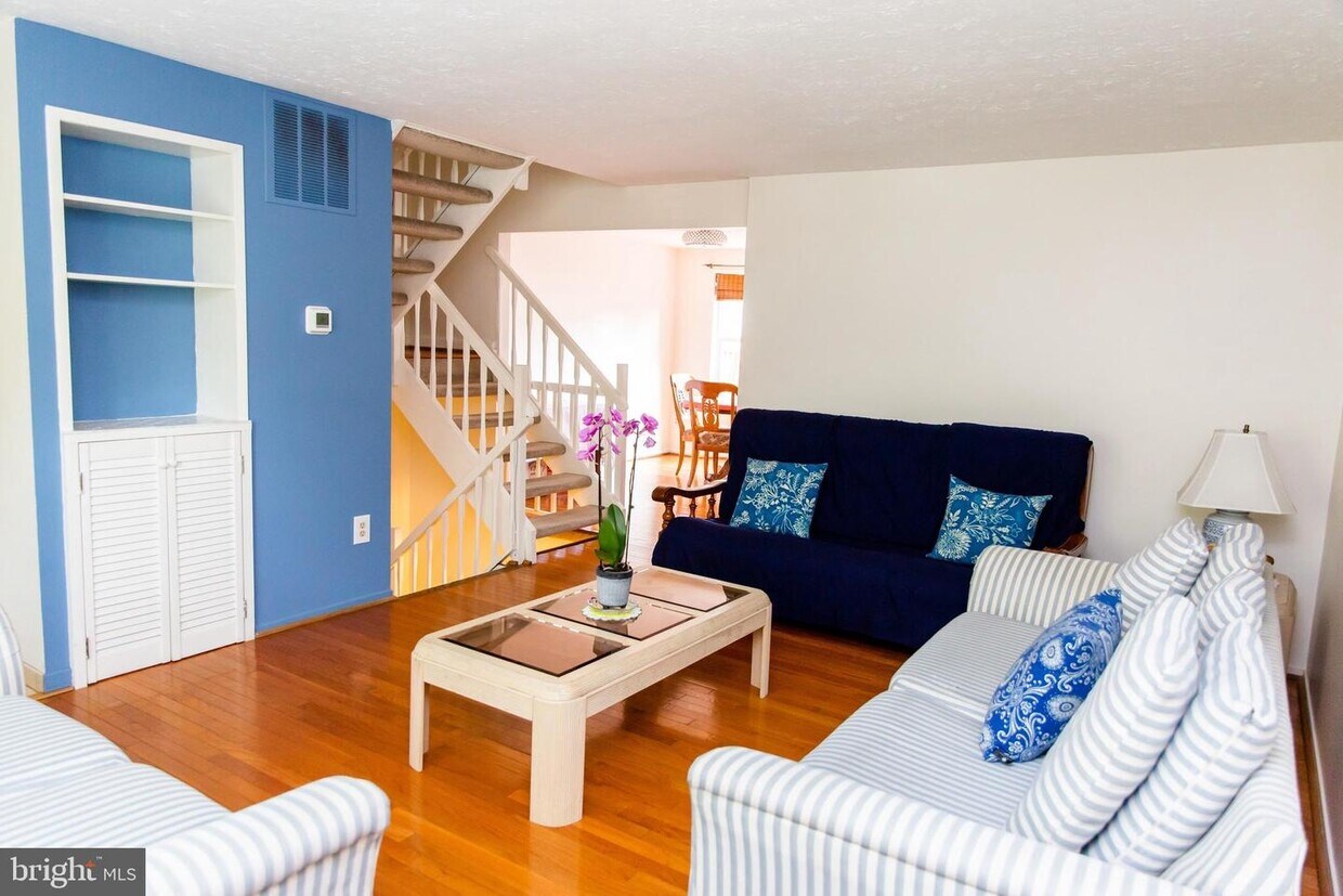 Foto principal - 125 W Annandale Rd