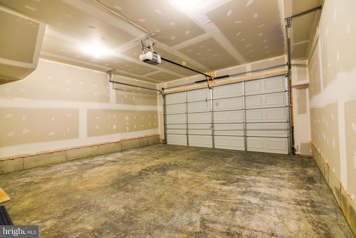 Primary Photo - 217 Spring Bank Ave