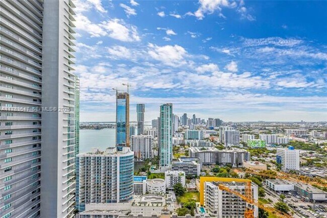 Foto del edificio - 501 NE 31st St