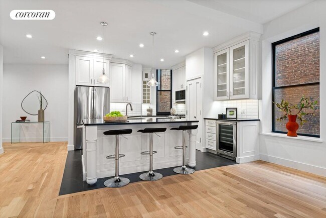 Foto del edificio - 228 W Broadway