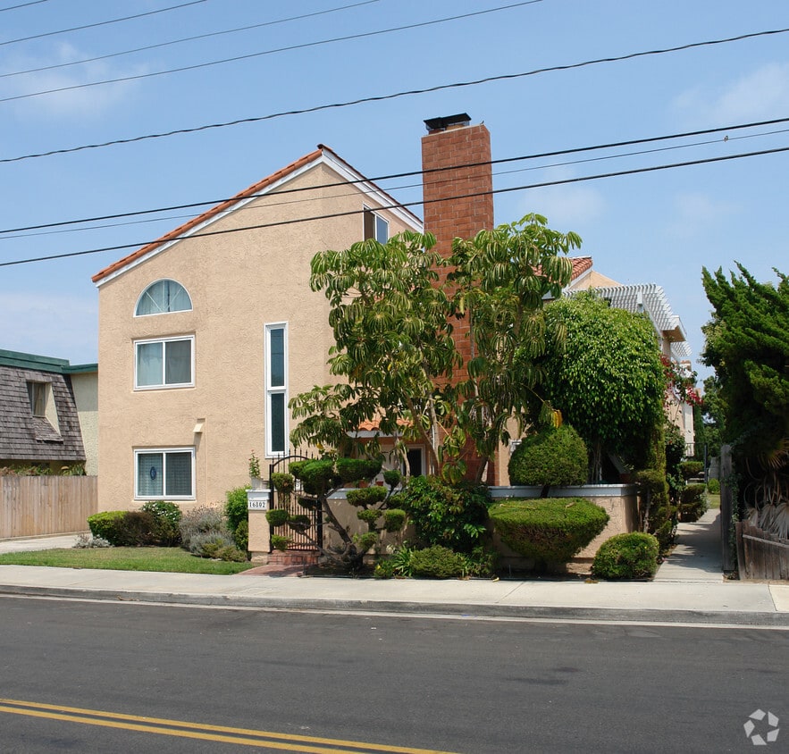 Building Photo - 16802 Sims St