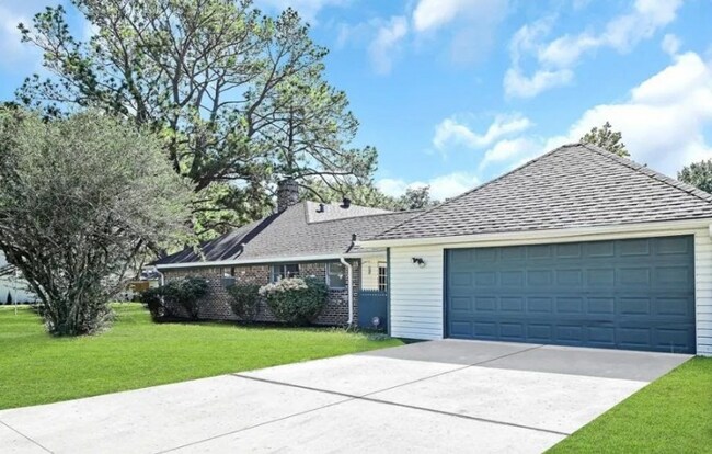 Building Photo - 2427 Moss Hill Dr