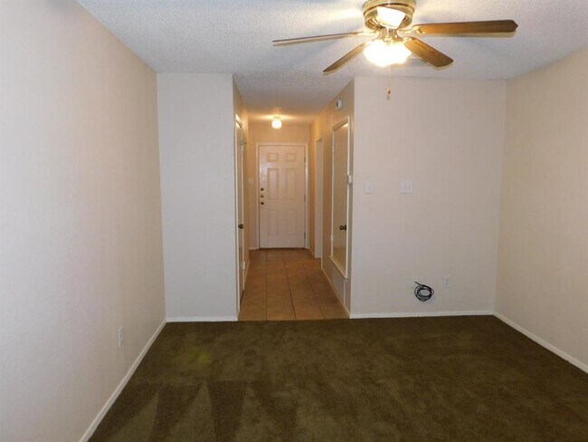 Foto del edificio - 806 Country Aire Dr