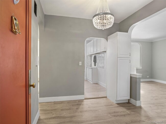 Building Photo - 2 Greenridge Ave