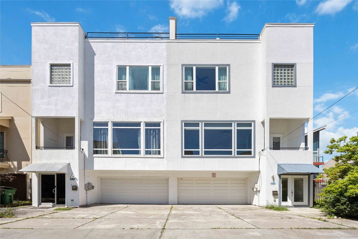 Foto principal - 2211 Detering St