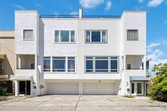 Building Photo - 2211 Detering St