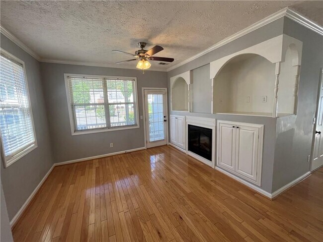 Foto del edificio - 320 Harmony Ct