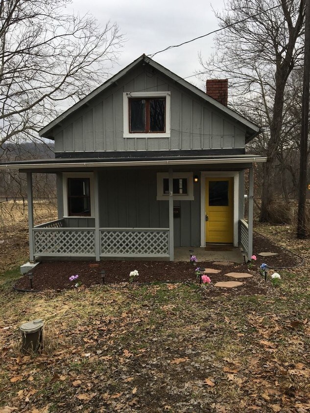 Primary Photo - 2 br, 1 bath House - 431 Covert Rd
