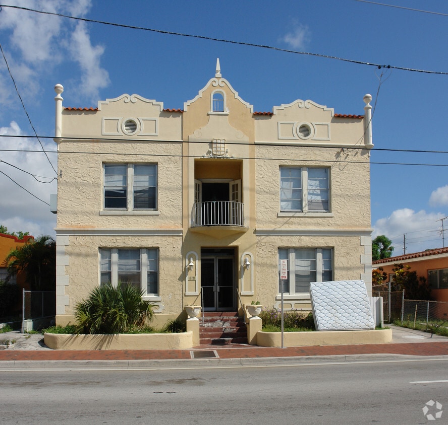 Building Photo - 1321 SW 7th St