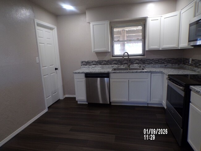 Foto del edificio - Very nice spacious home, located in the Country Club West area!