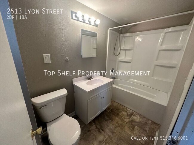 Building Photo - 2 bd 1 bath with 1 Car Garage