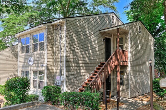 Foto del edificio - 1404 Johns Rd