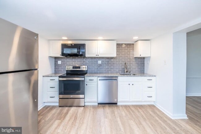 Building Photo - 405 Edgewood Ave