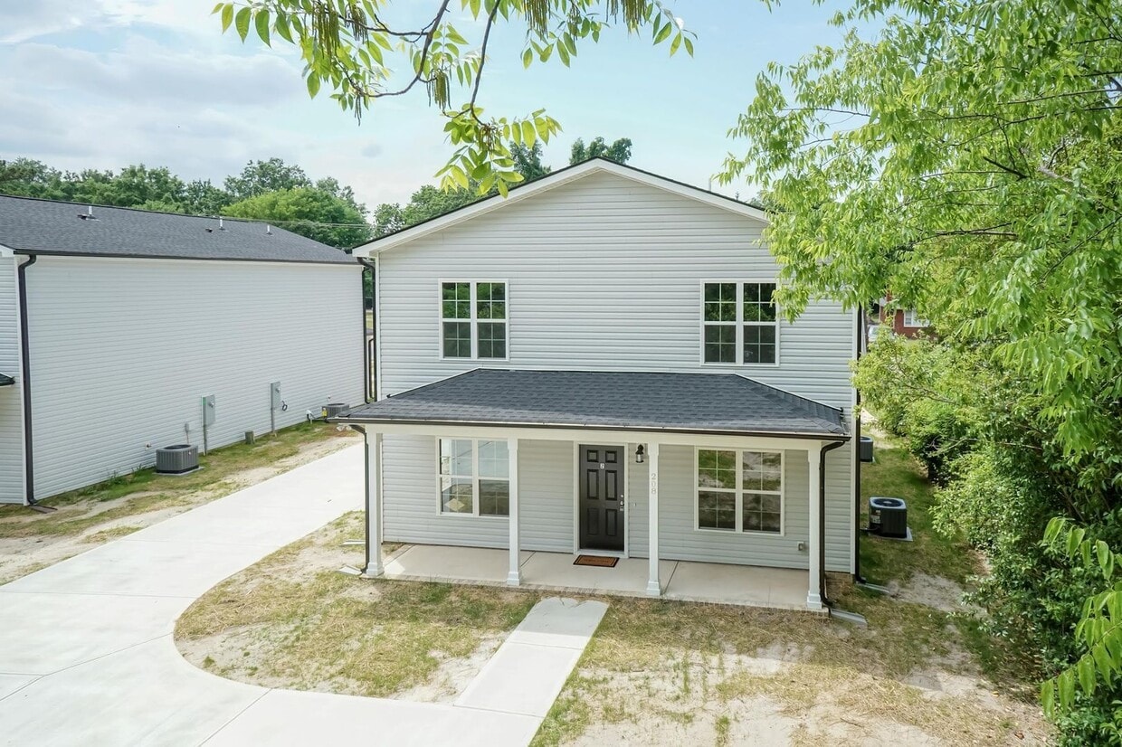Primary Photo - 208 S Leslie St