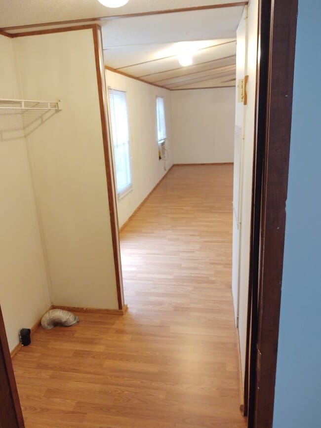 Foto del edificio - 2 Bedroom 1 bath Trailer in Whittier  $950 a month