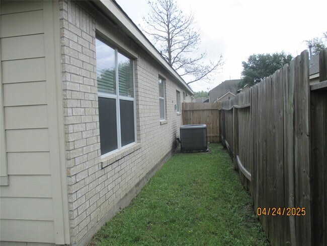 Foto del edificio - 5531 Poplar Terrace Ln