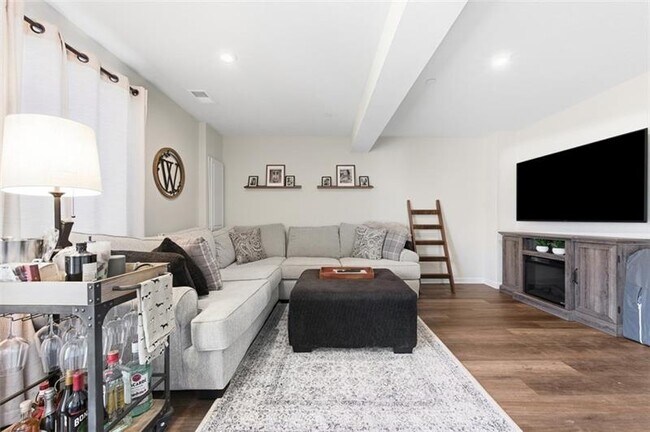 Foto del edificio - 7402 Chestnut Way