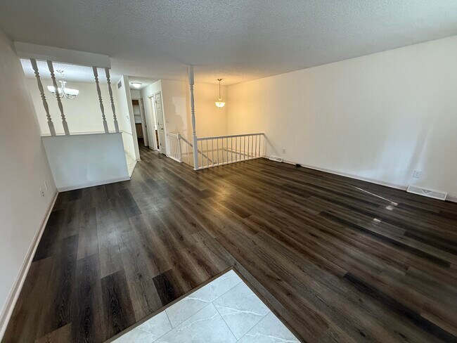 Foto del edificio - 1309 W Lexington Cir