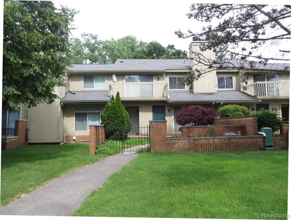 Primary Photo - 1649 S Hill Blvd