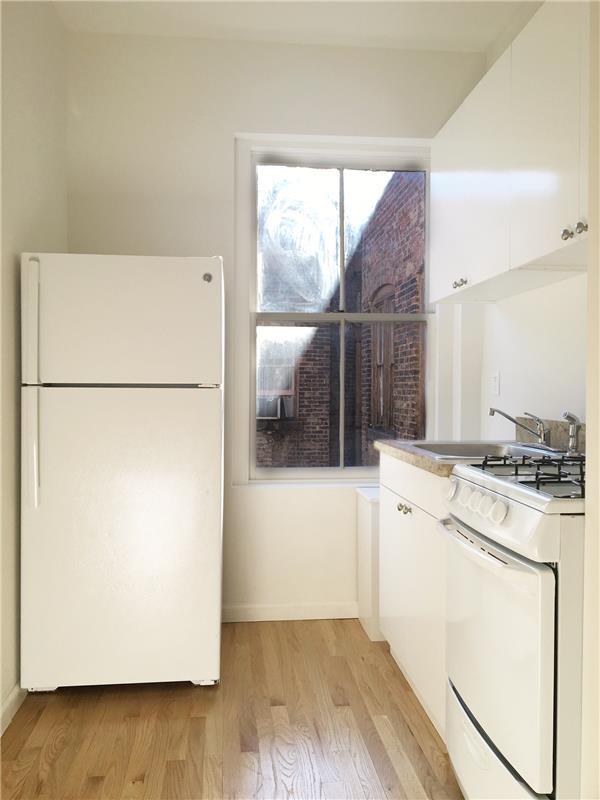 Primary Photo - 401 E 64th St