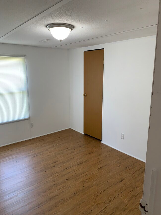Foto del edificio - 4808 Morningwood Dr